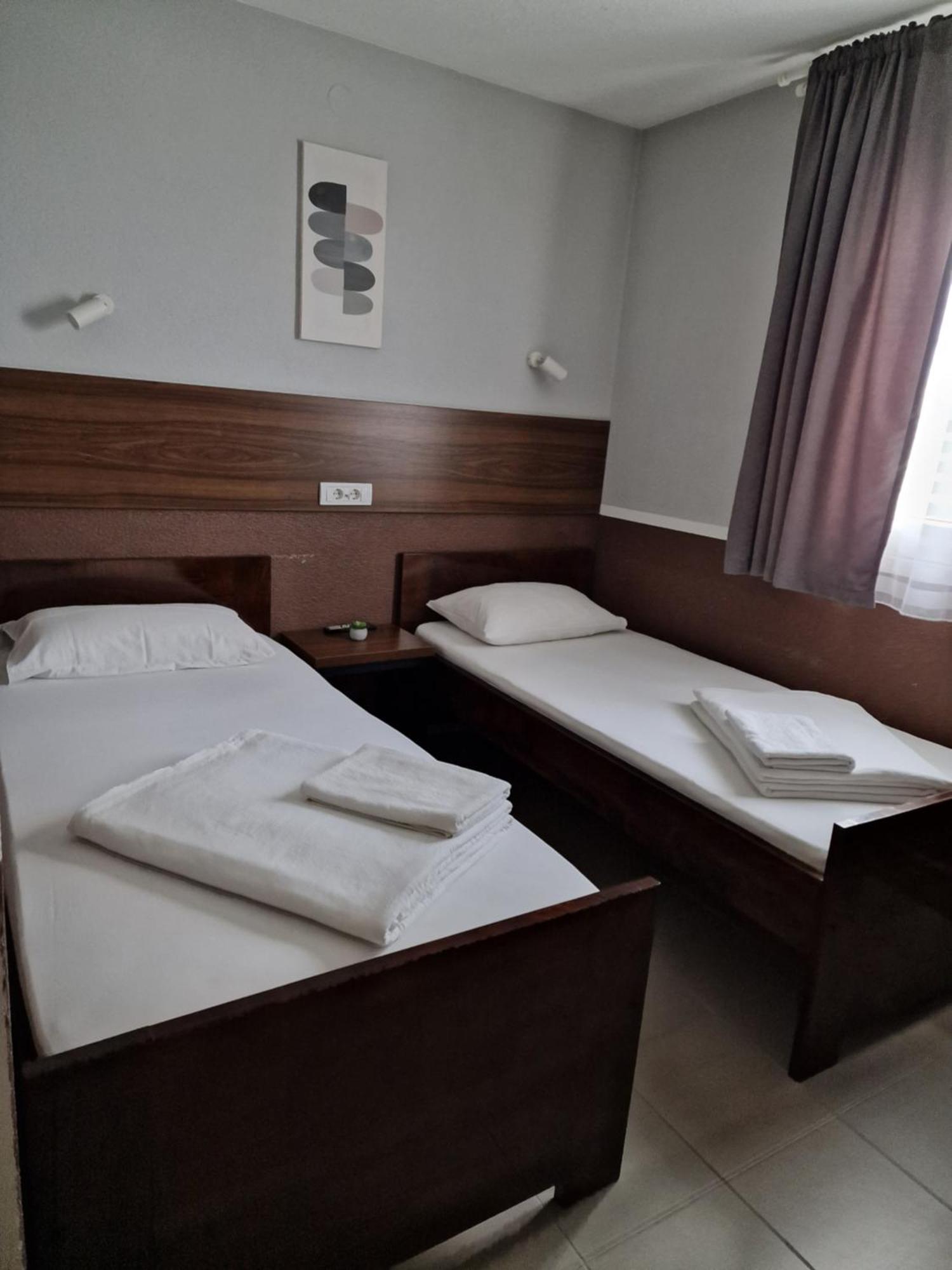 Hotel Djerdan Kraljevo Esterno foto